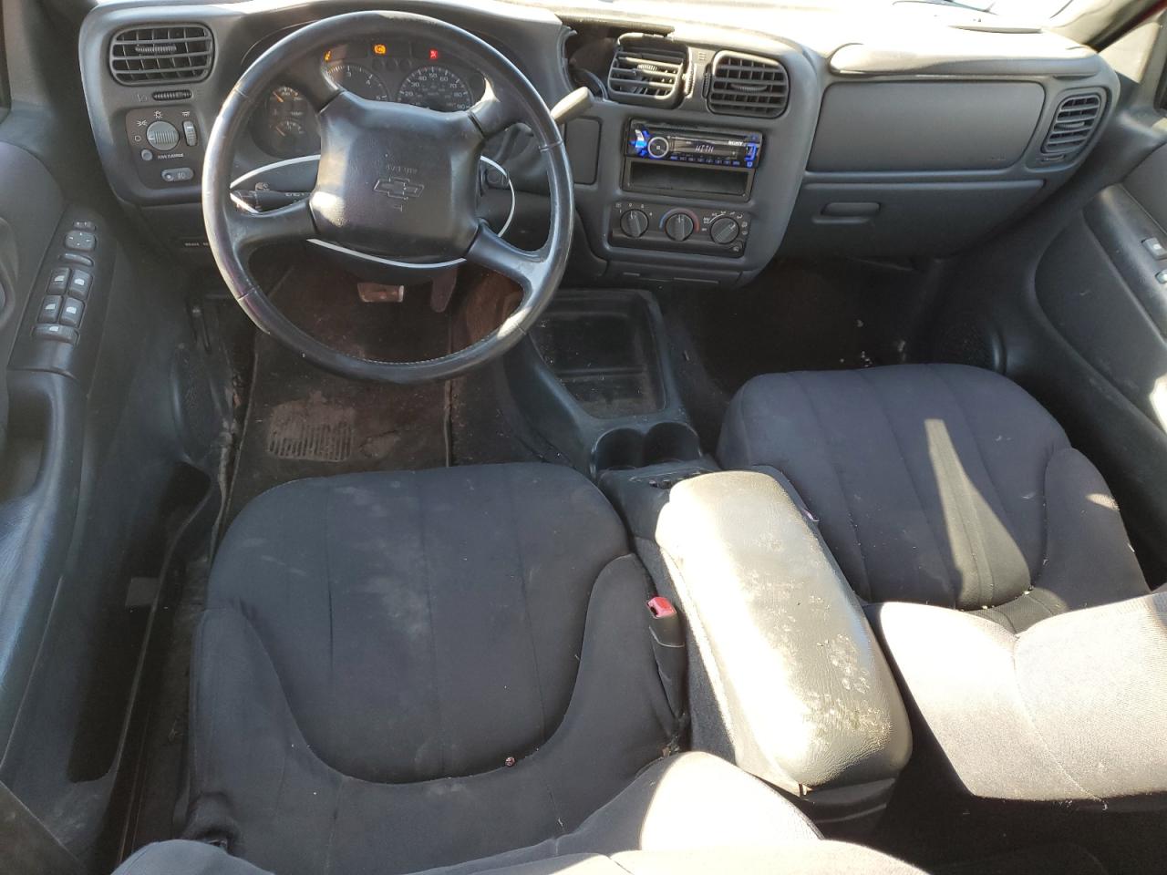 2004 Chevrolet S-10 Pickup - Image 8
