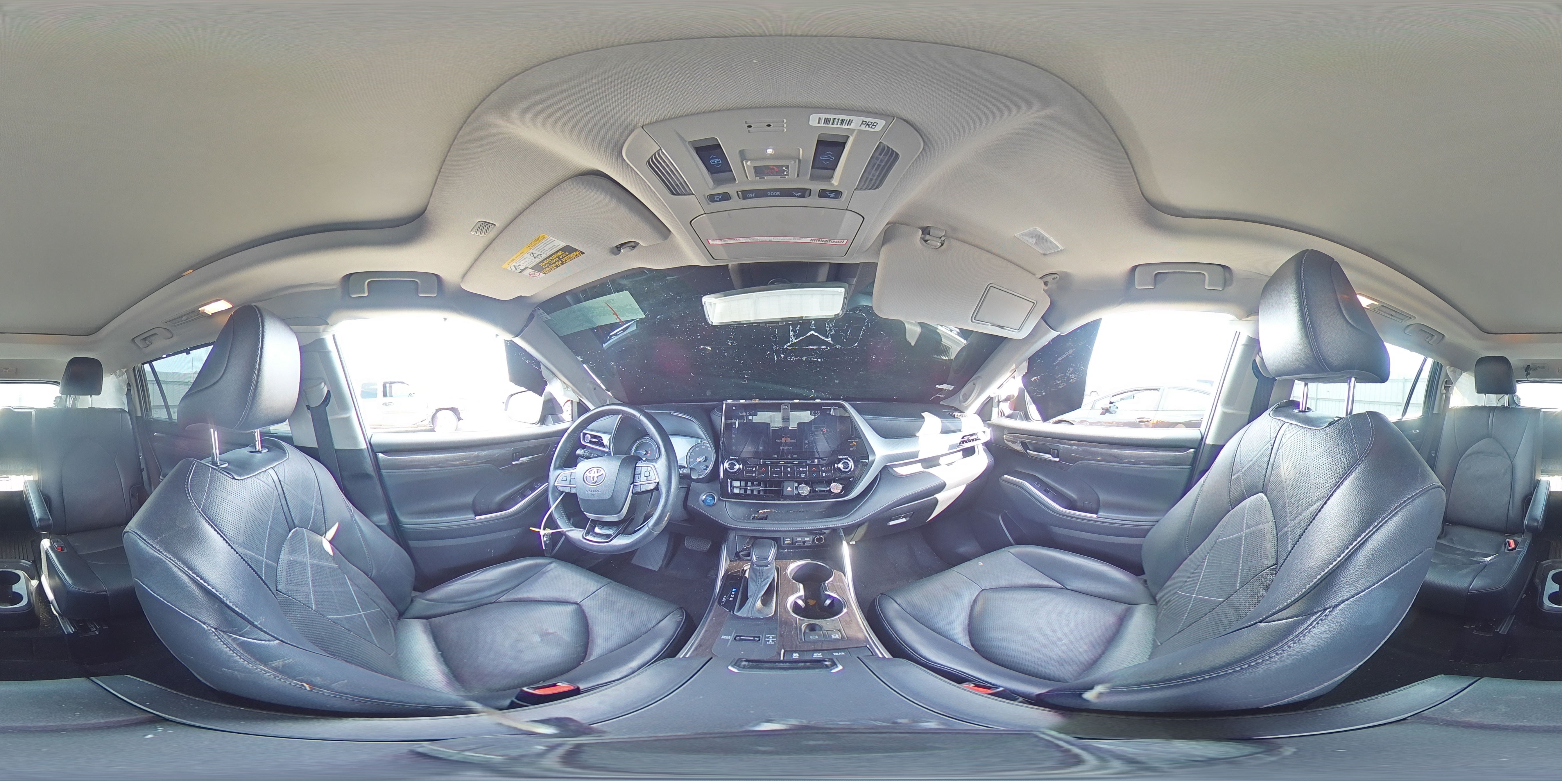 2022 Toyota Highlander - Image 12