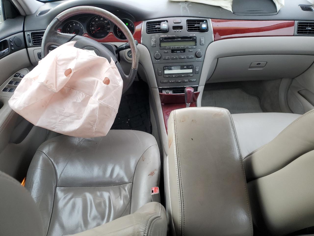 2002 Lexus ES - Image 8