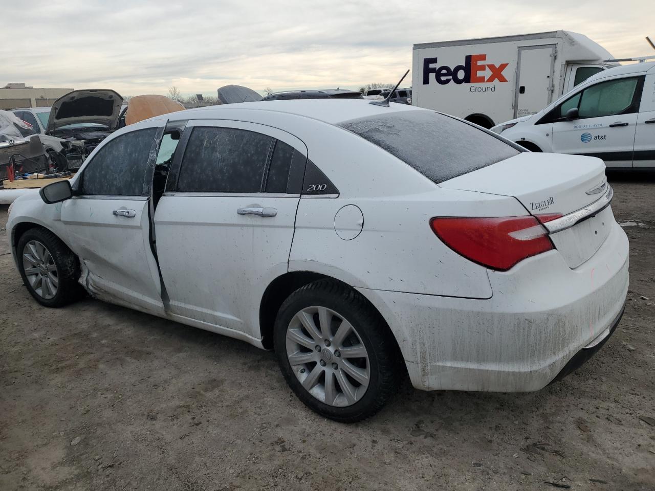 2014 Chrysler 200 - Image 2