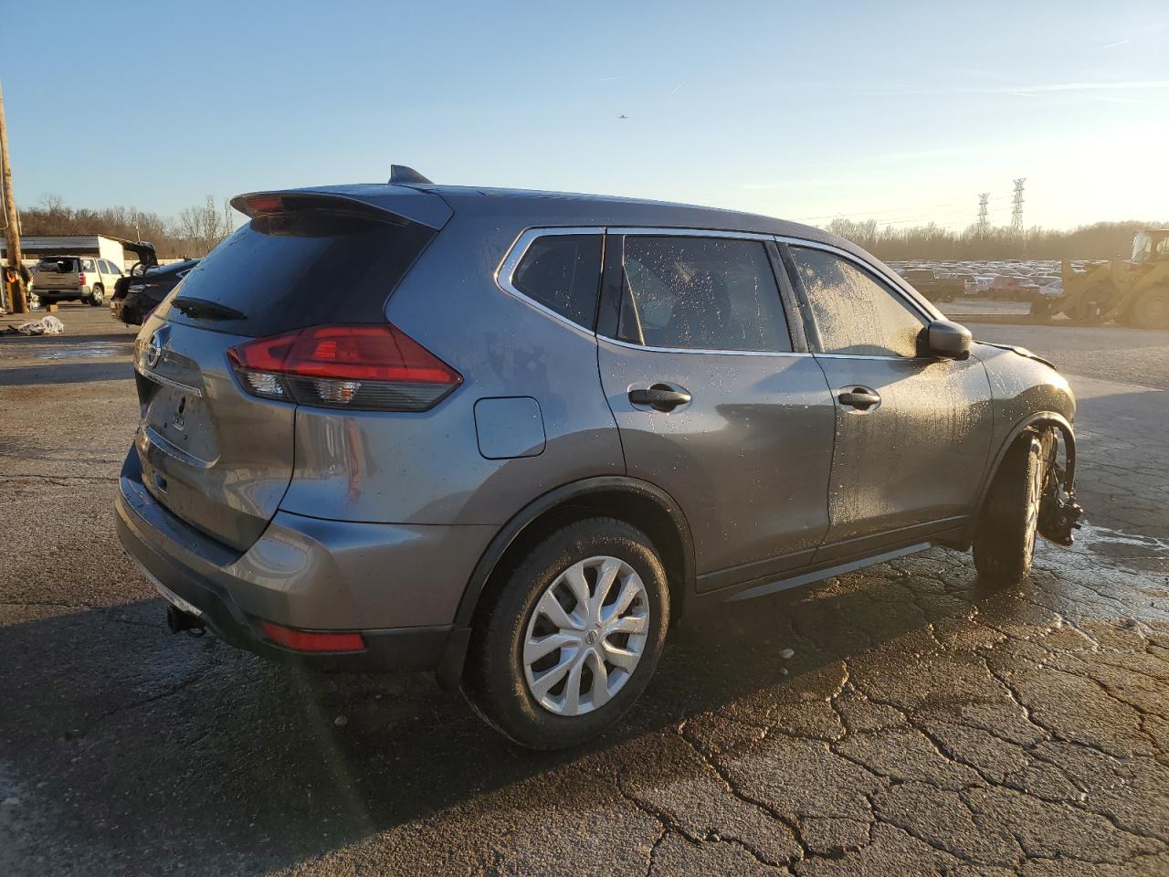 2017 Nissan Rogue - Image 3