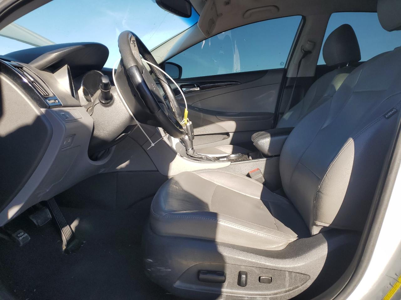 2011 Hyundai Sonata - Image 7