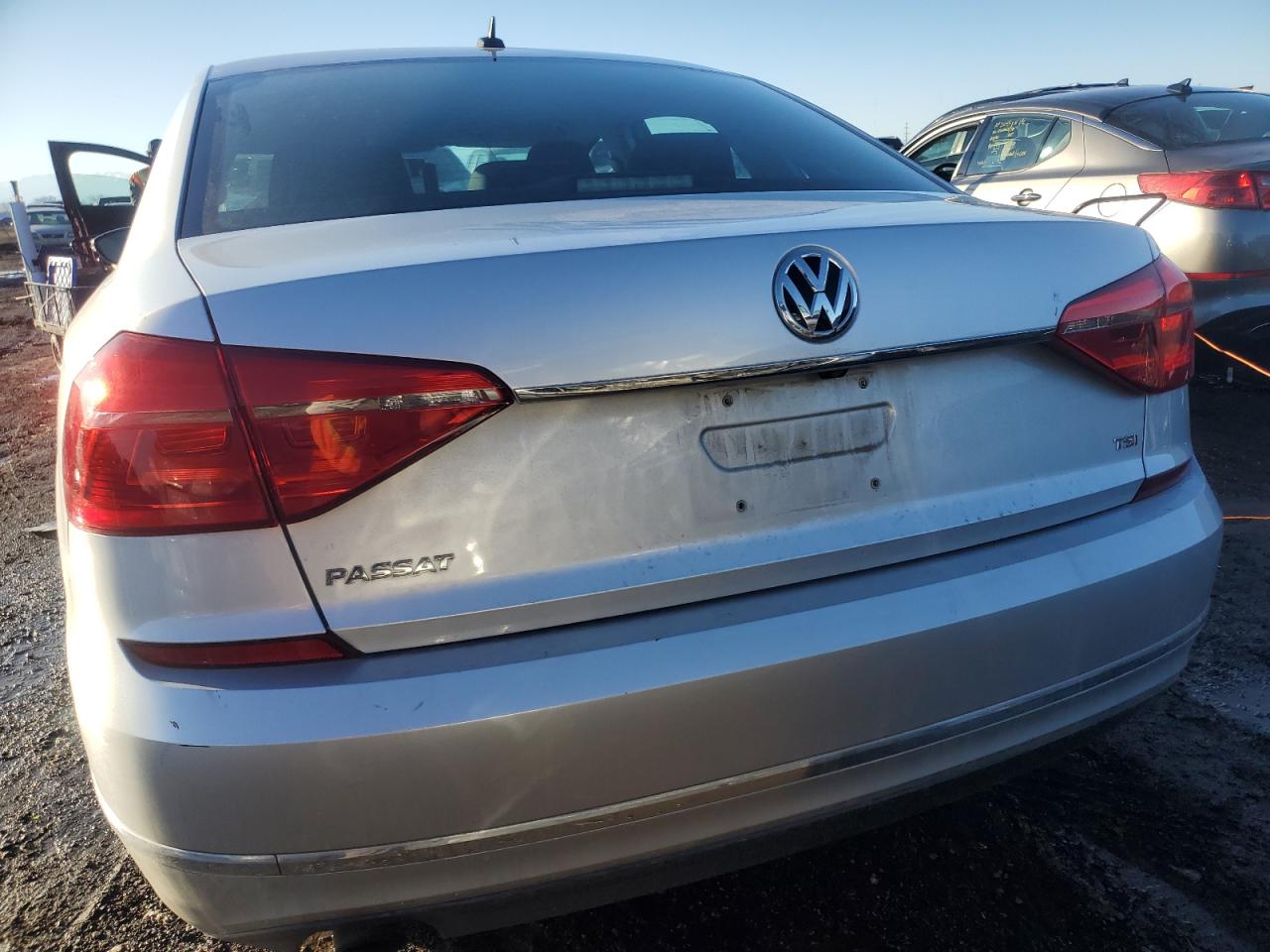 2016 Volkswagen Passat - Image 6