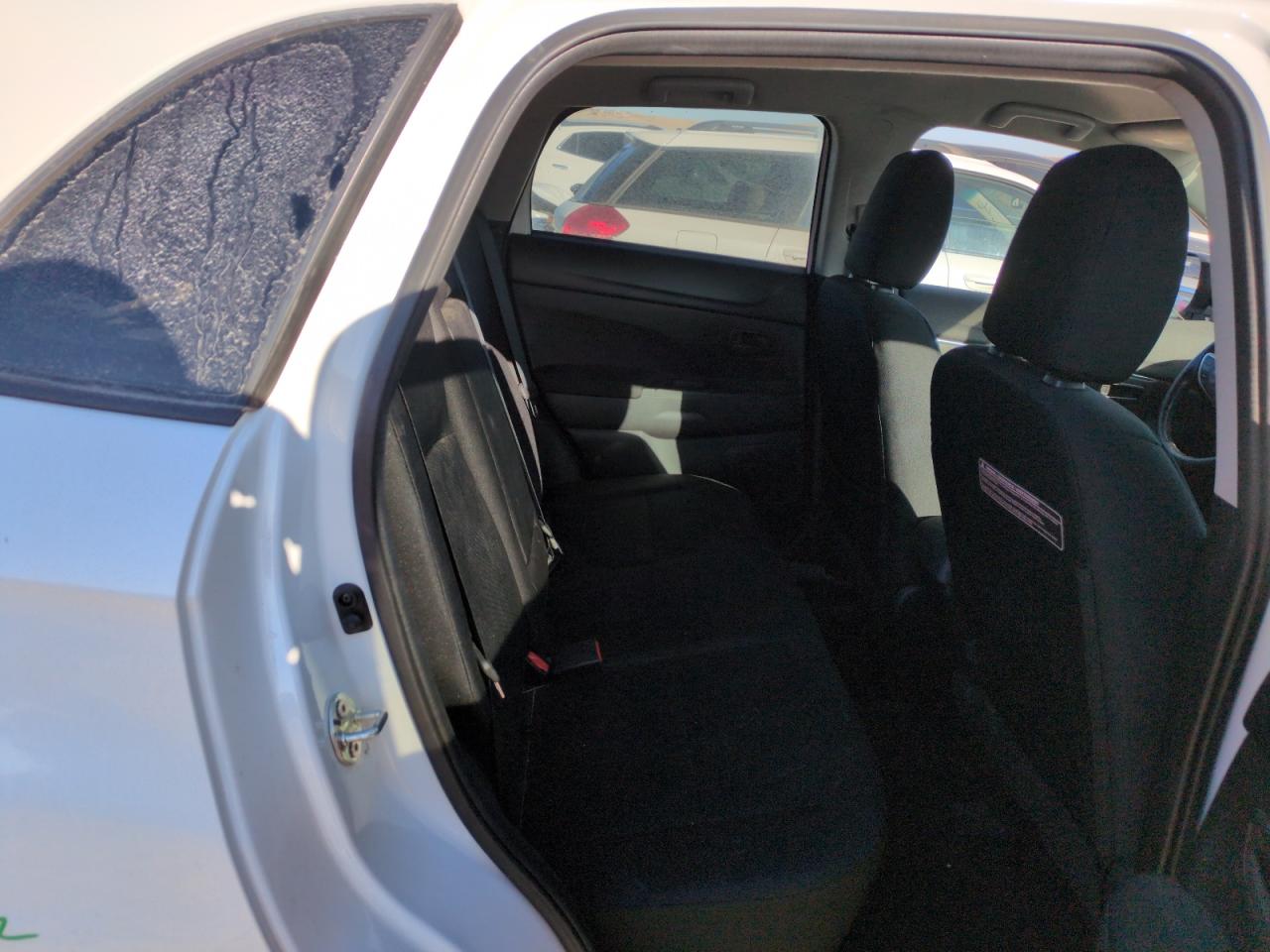 2015 Mitsubishi Outlander - Image 10