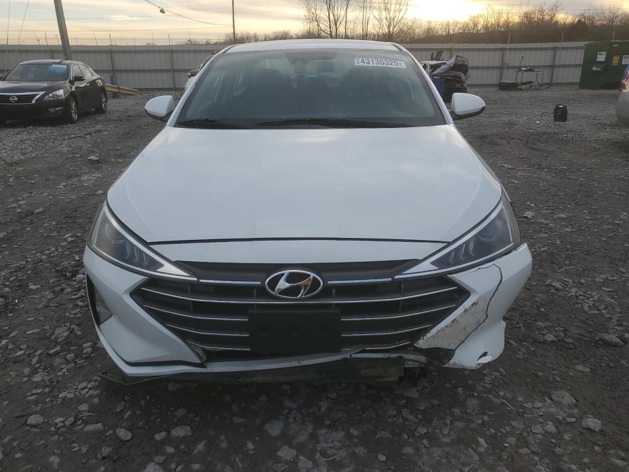 2019 Hyundai Elantra - Image 5