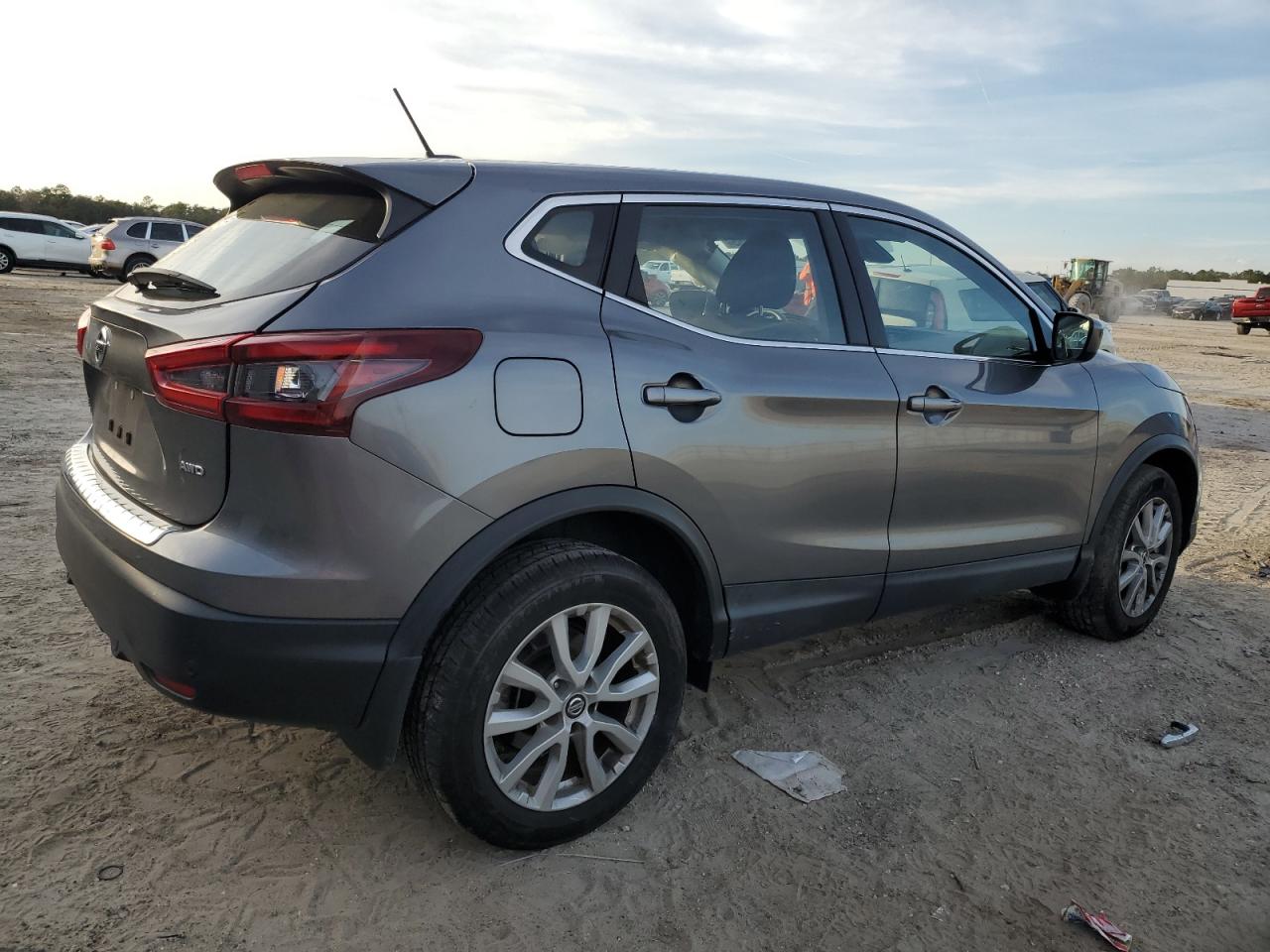 2020 Nissan Rogue - Image 3