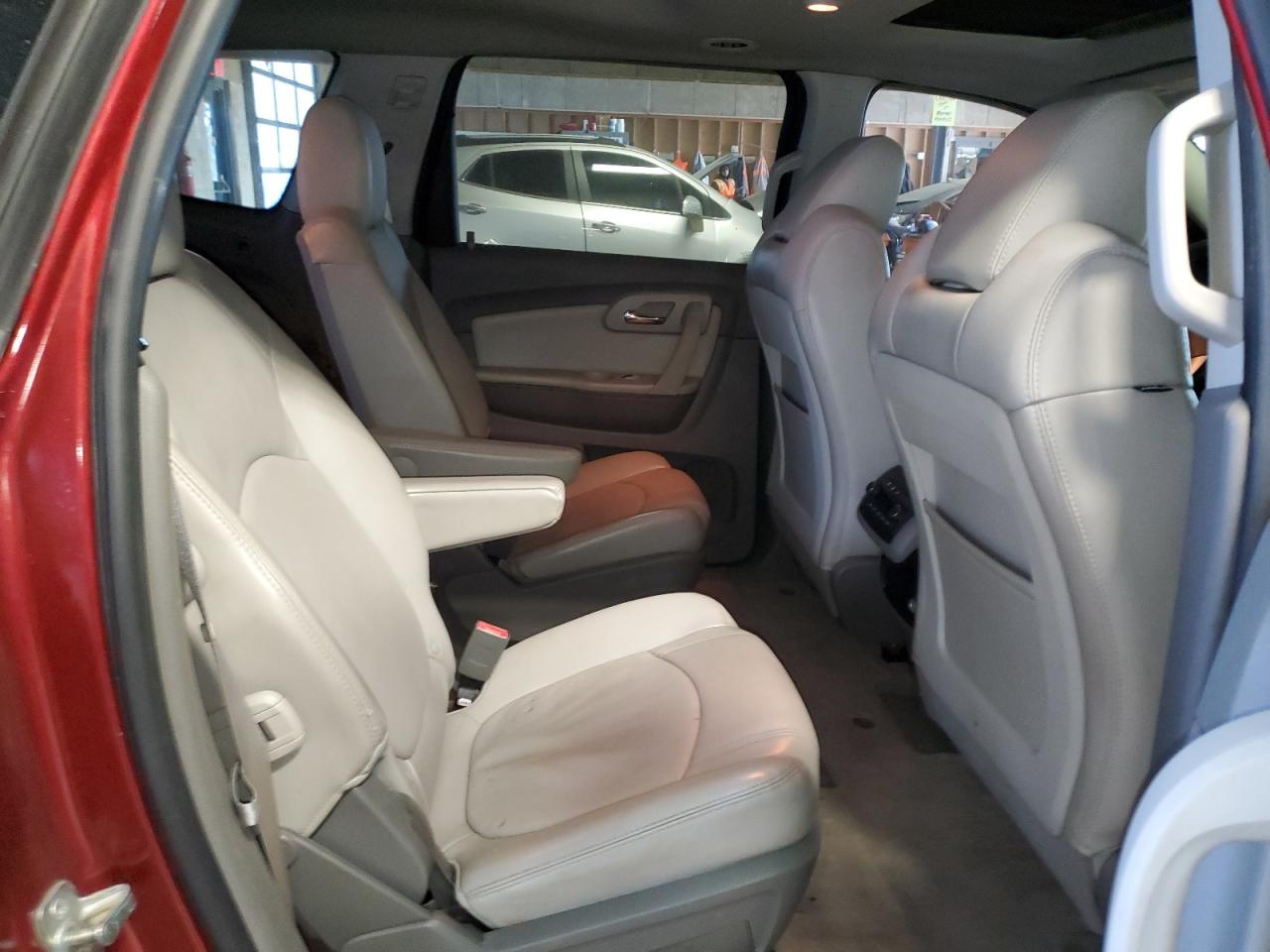 2011 Chevrolet Traverse - Image 12