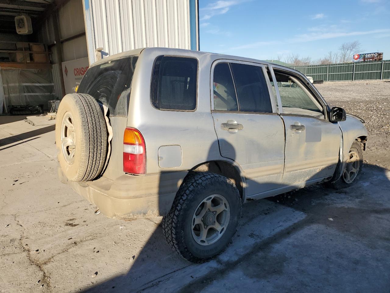 2001 Chevrolet Tracker - Image 3