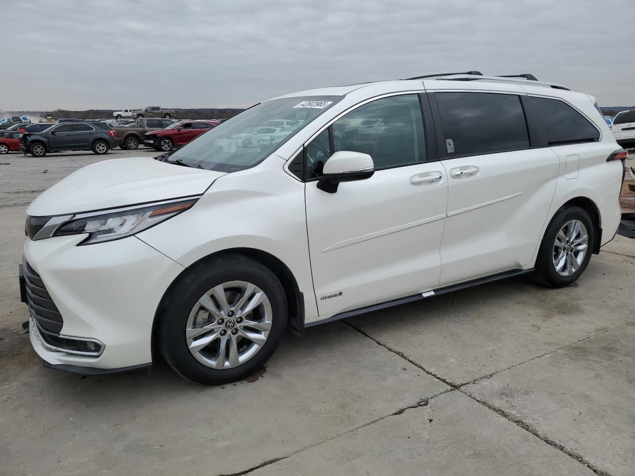 2021 Toyota Sienna - Image 1