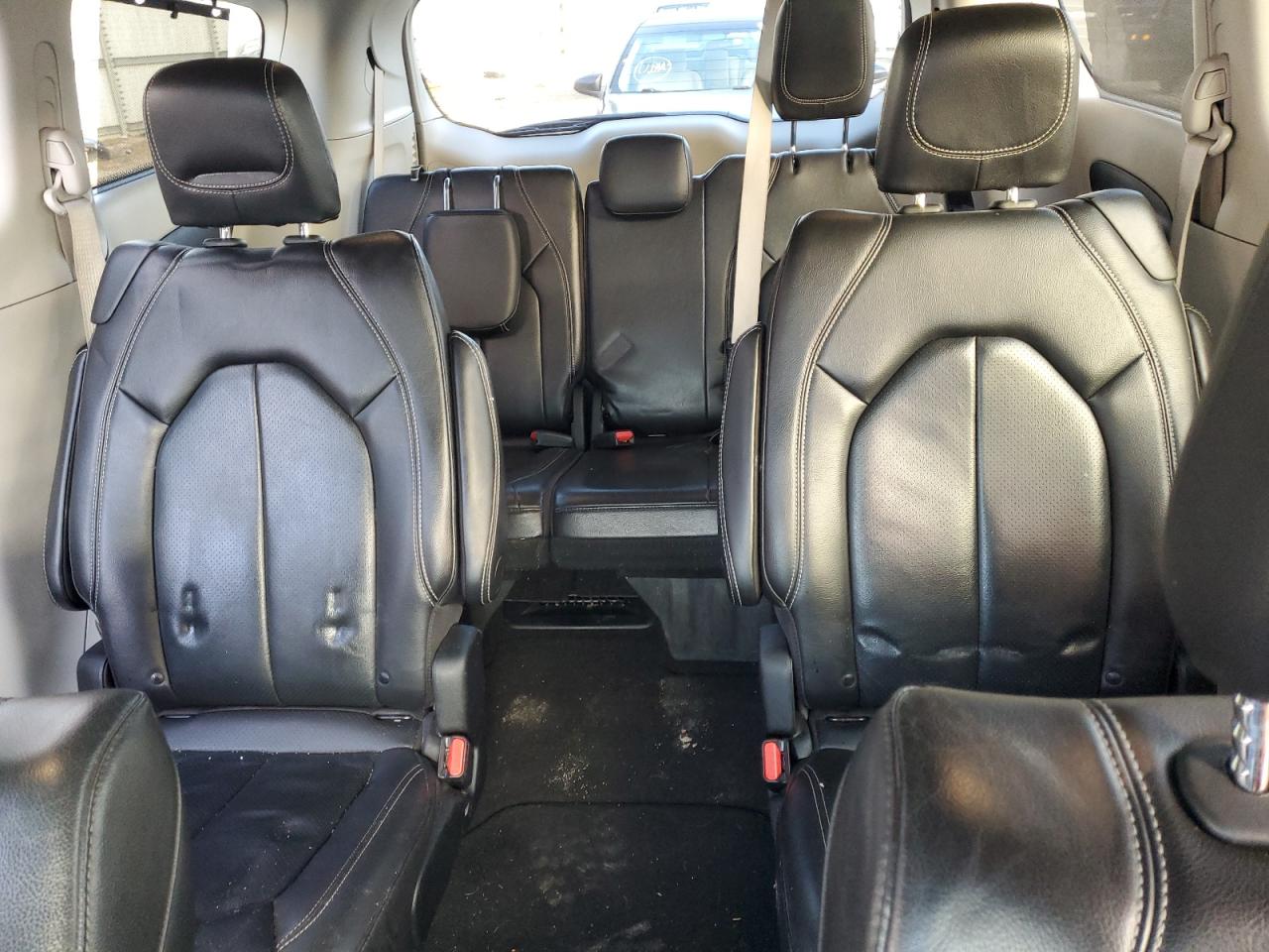 2022 Chrysler Pacifica - Image 10