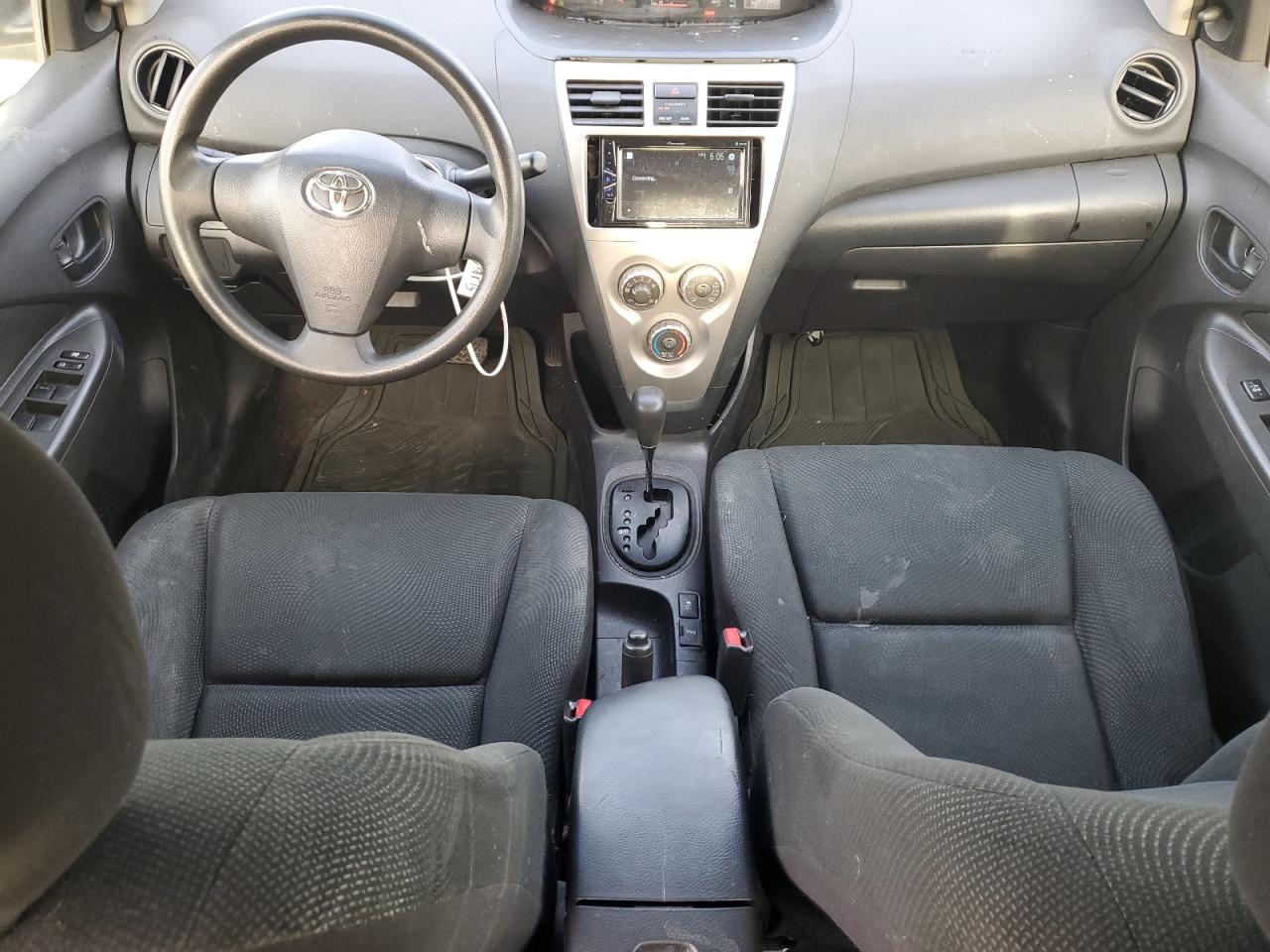 2012 Toyota Yaris - Image 8