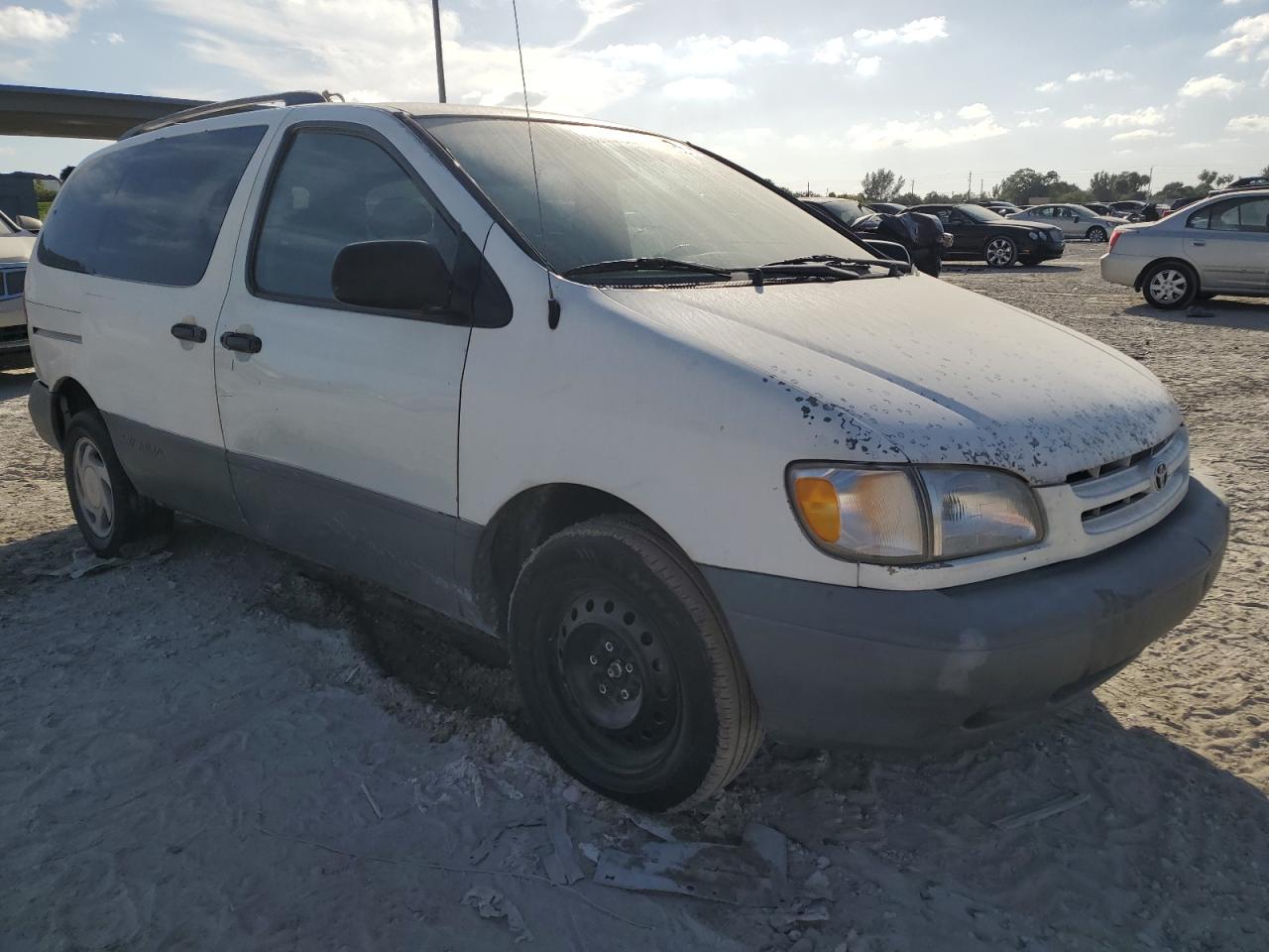2000 Toyota Sienna - Image 4