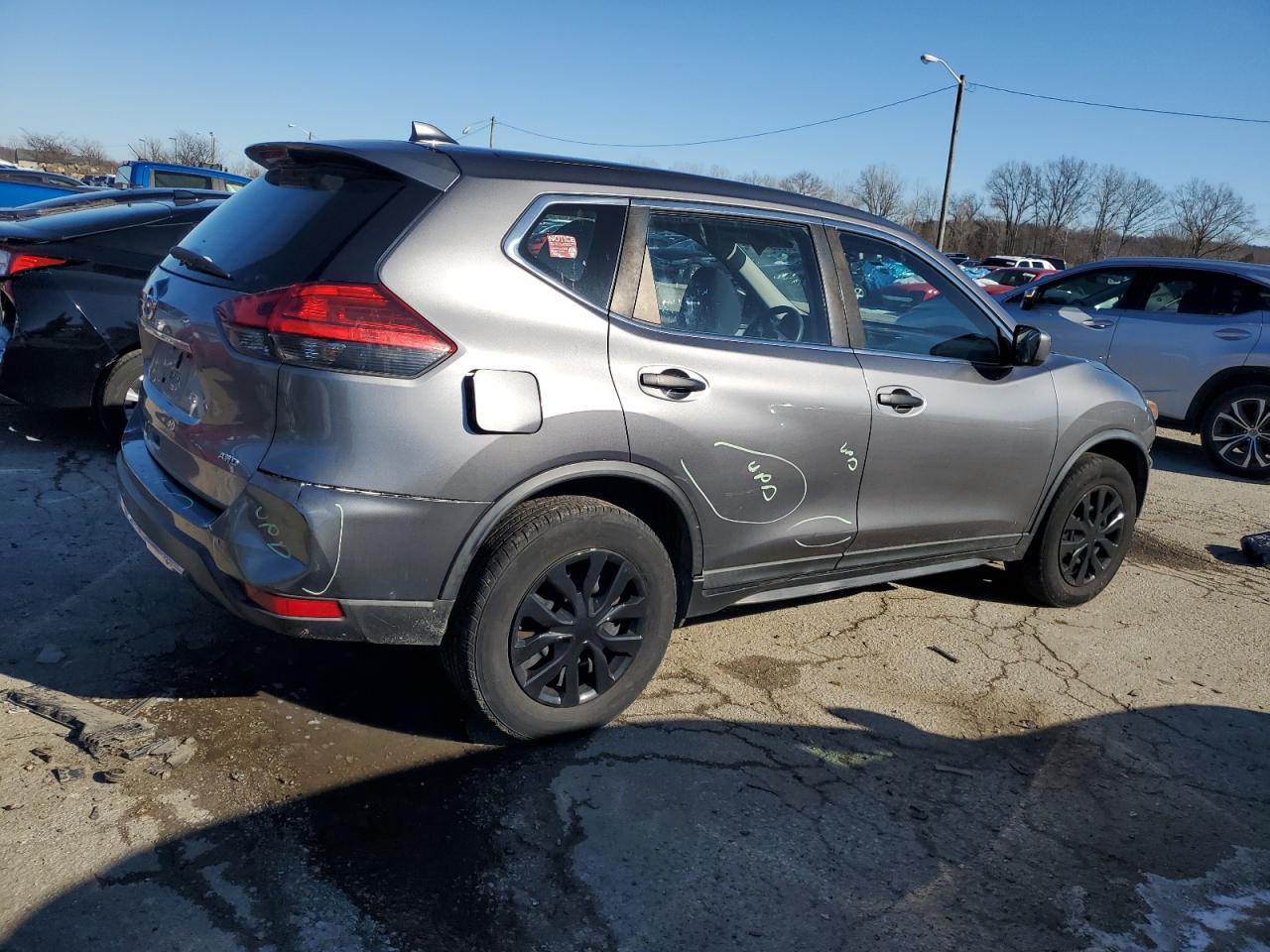 2017 Nissan Rogue - Image 3