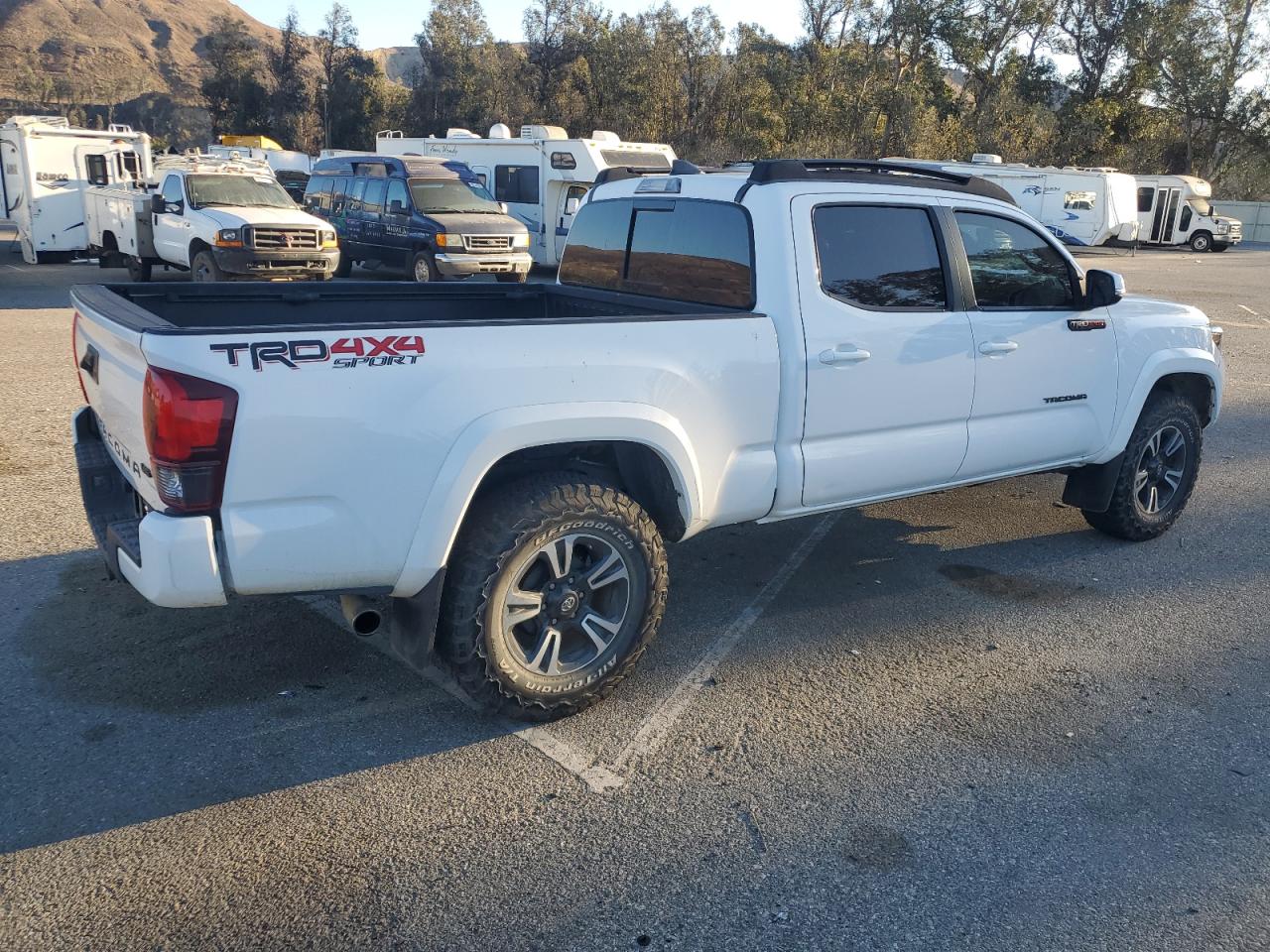 VIN 3TMDZ5BN9JM038760 2018 TOYOTA TACOMA no.3