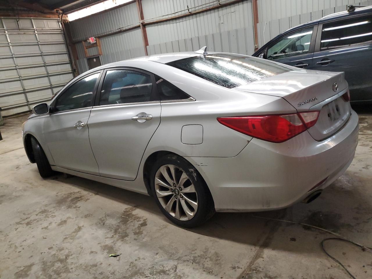 2011 Hyundai Sonata - Image 2