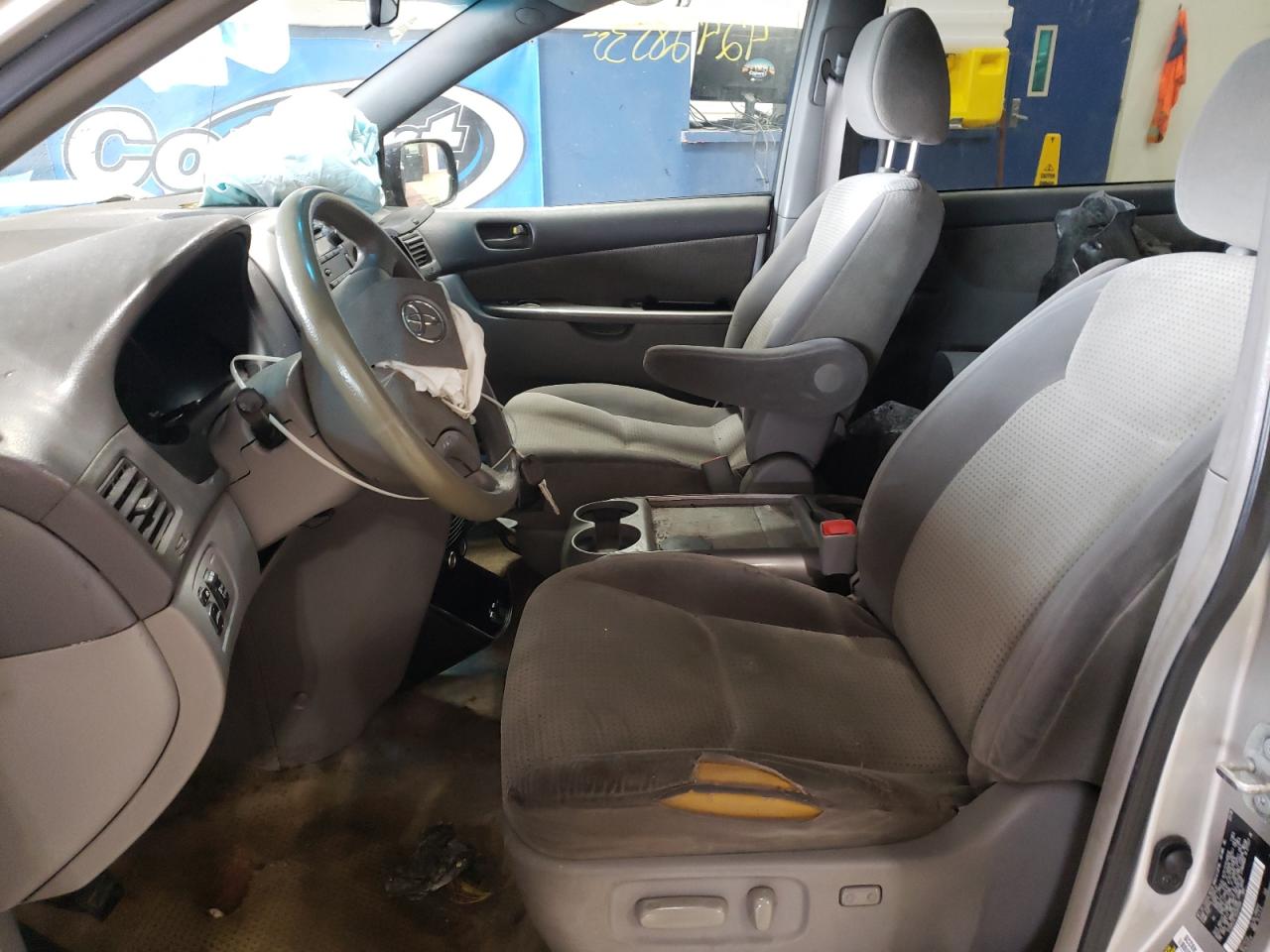 2009 Toyota Sienna - Image 7