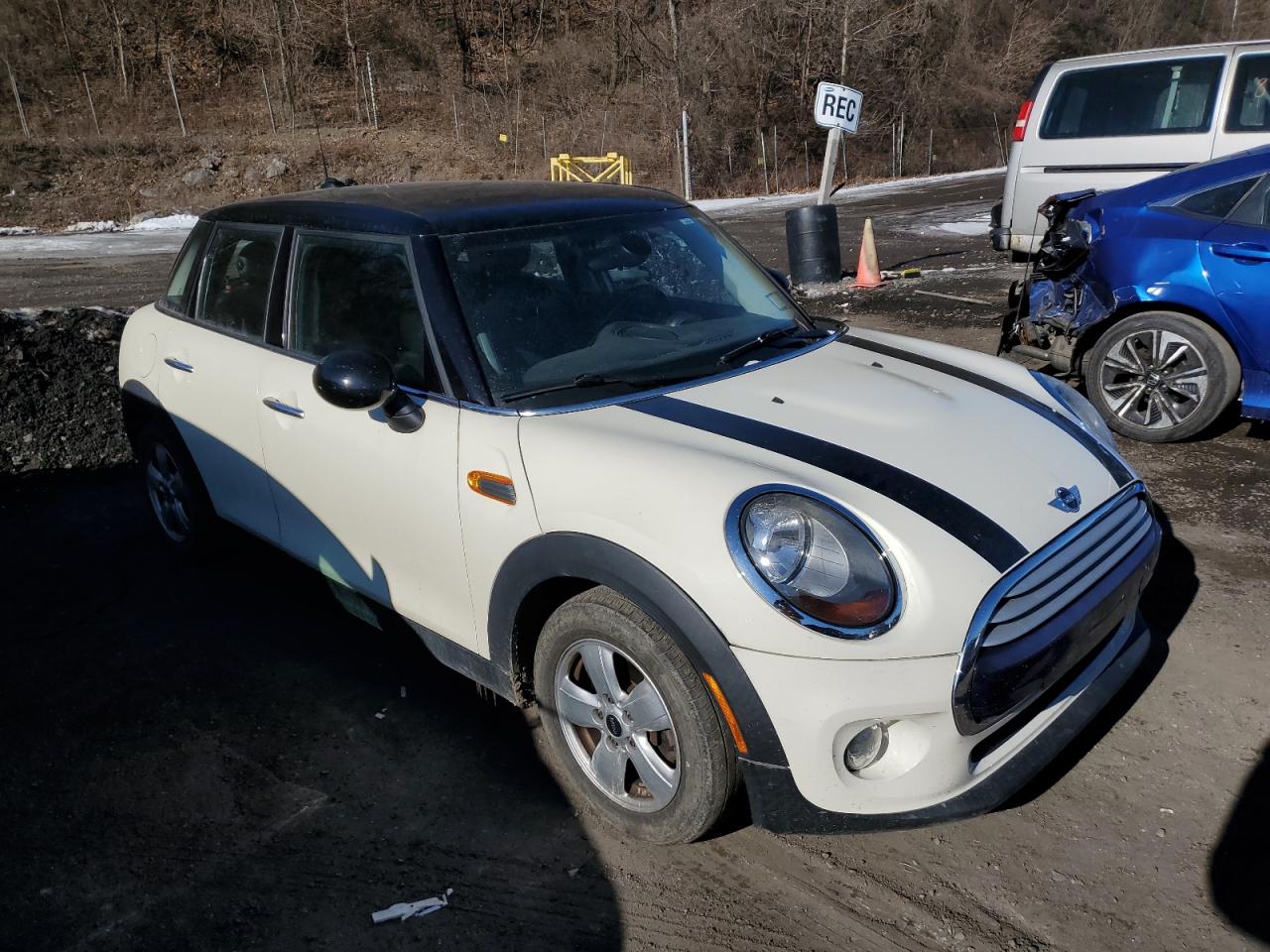 2015 MINI Cooper - Image 4