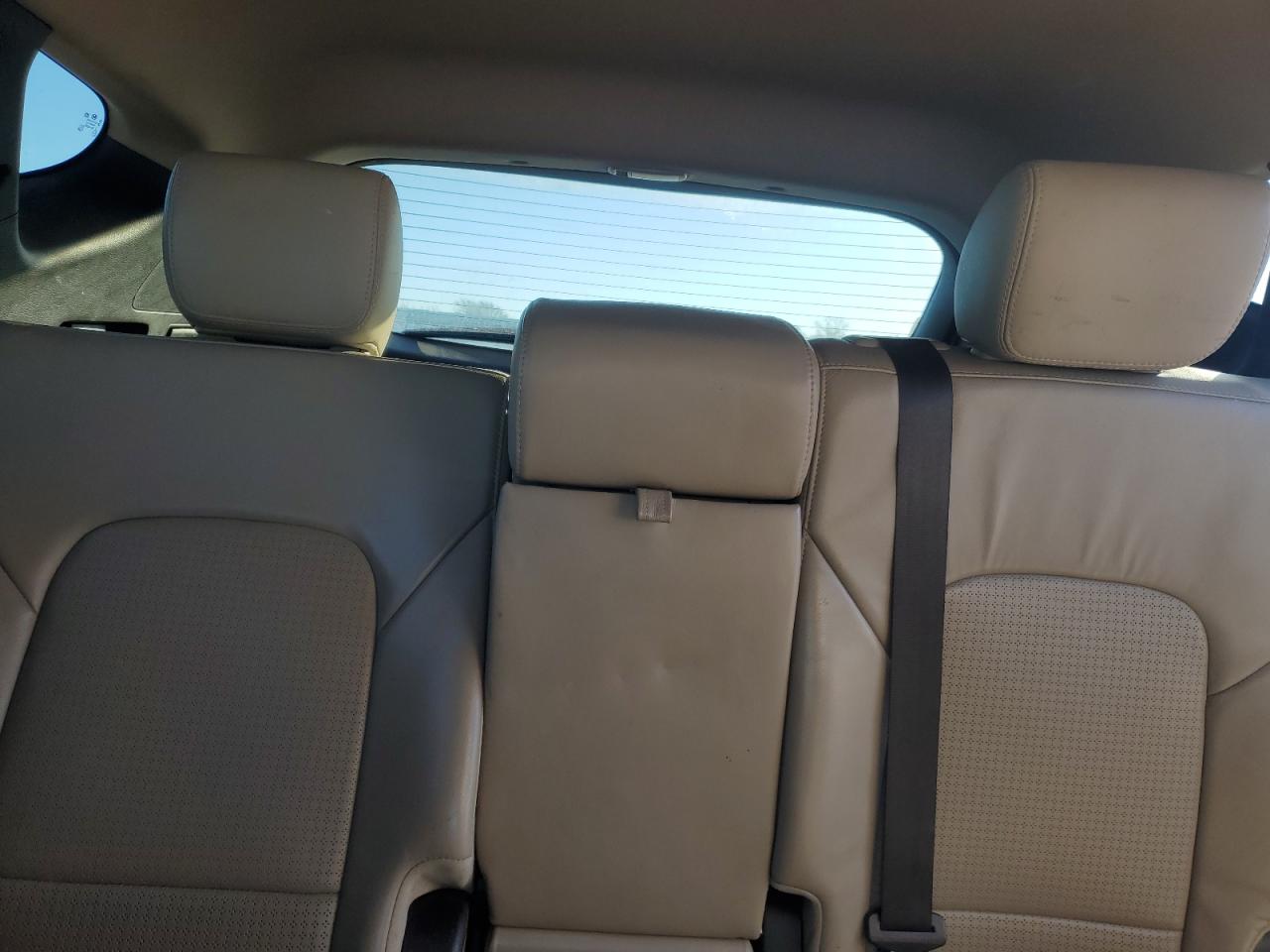 2014 Hyundai Santa Fe - Image 10