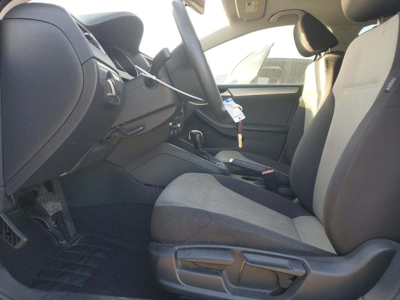 2017 Volkswagen Jetta - Image 7