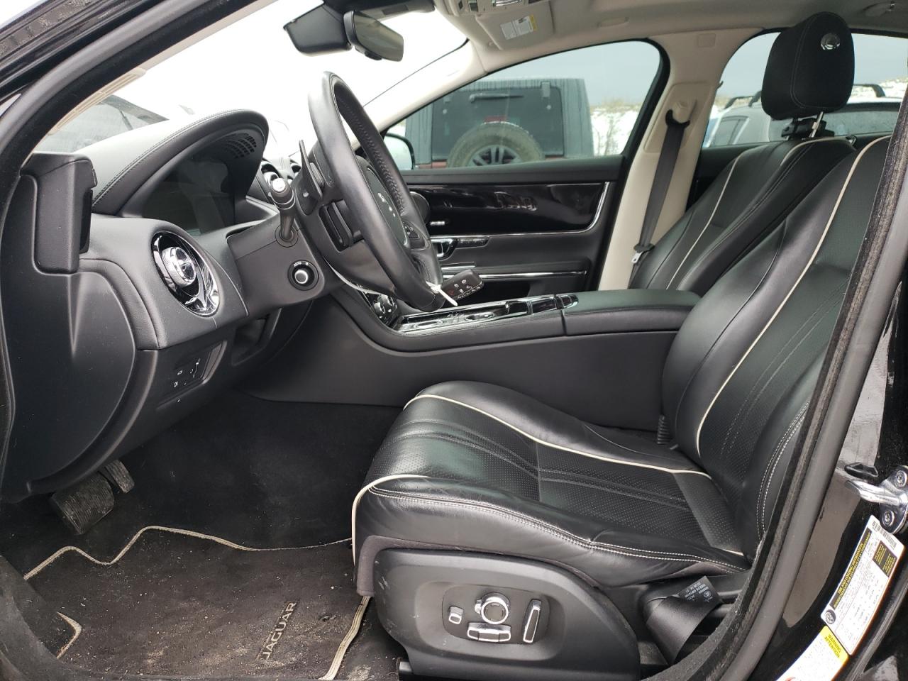 2019 Jaguar XJ - Image 7