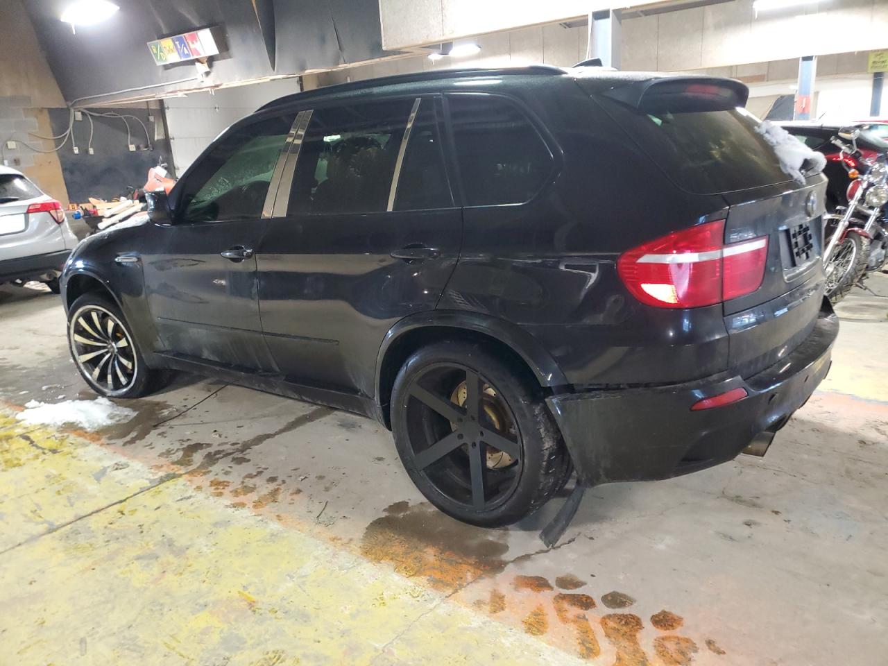 2010 BMW X5 - Image 2