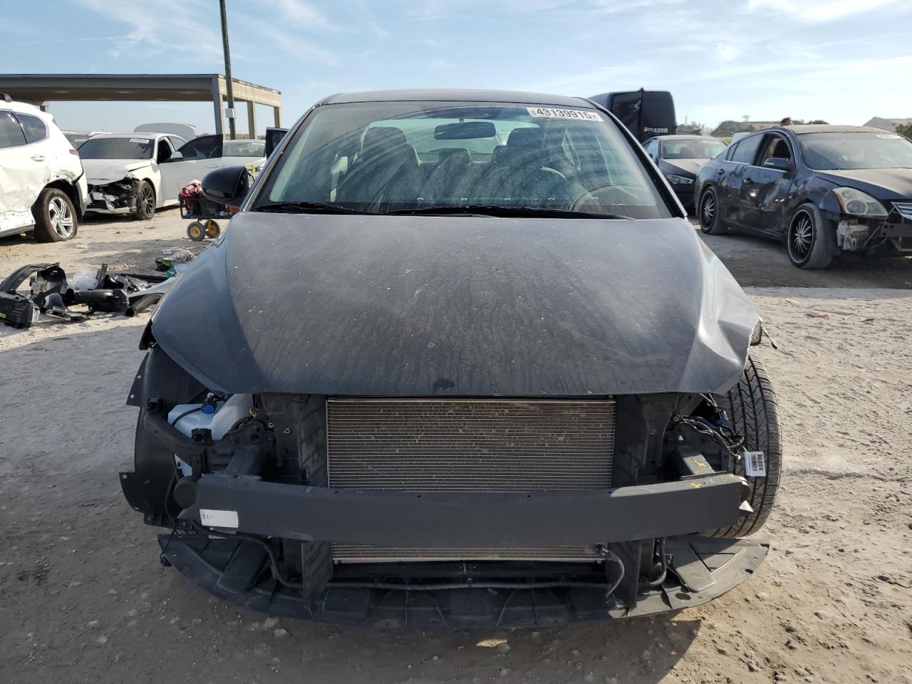 2017 Hyundai Elantra - Image 5