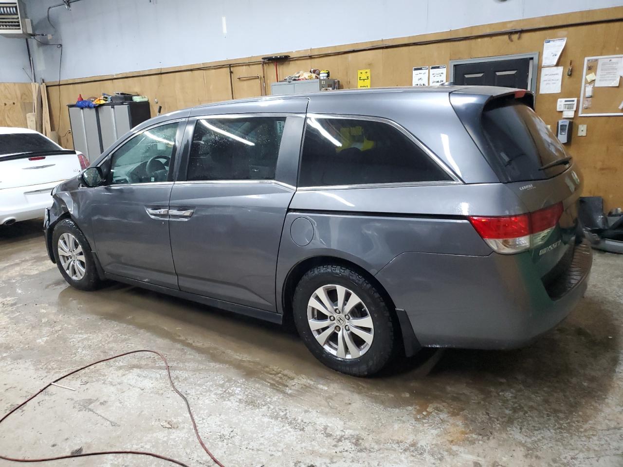 2016 Honda Odyssey - Image 2