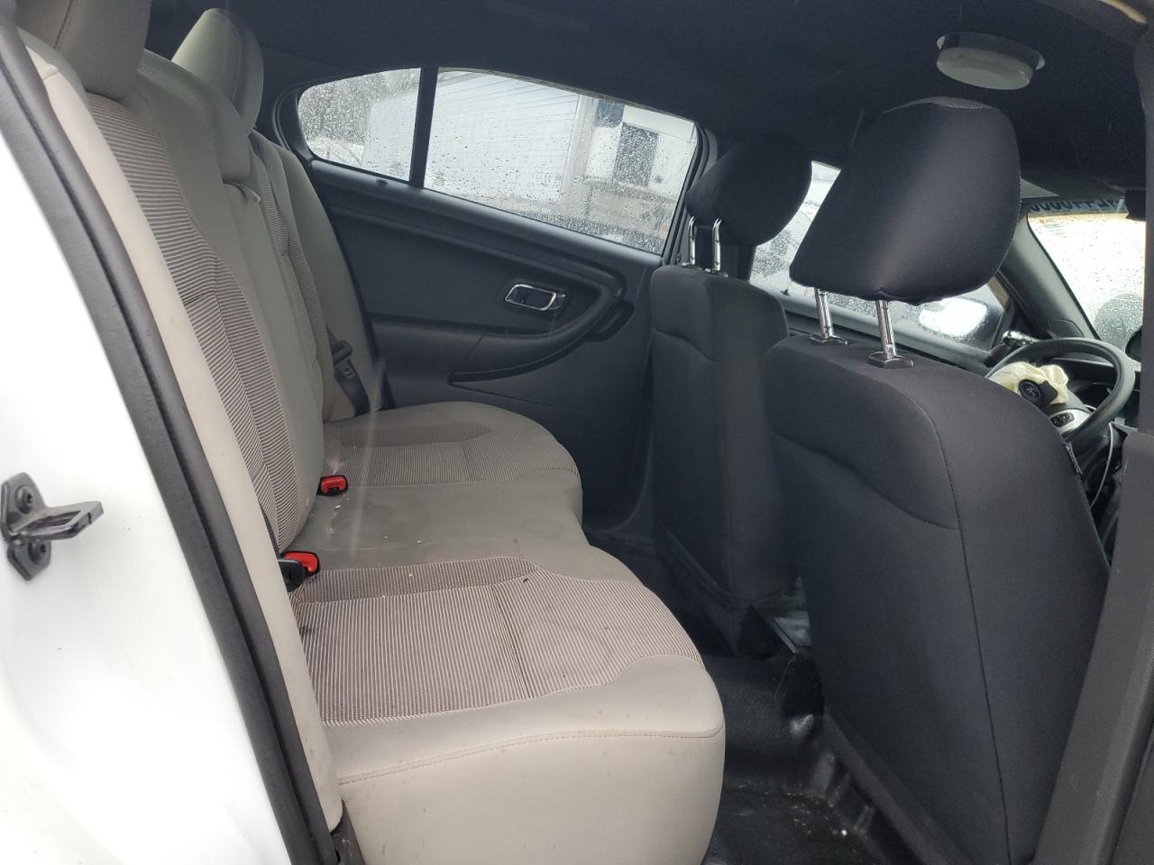 2015 Ford Taurus - Image 10