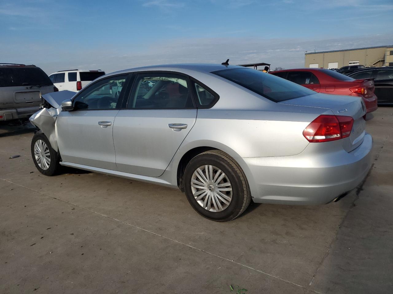 2014 Volkswagen Passat - Image 2