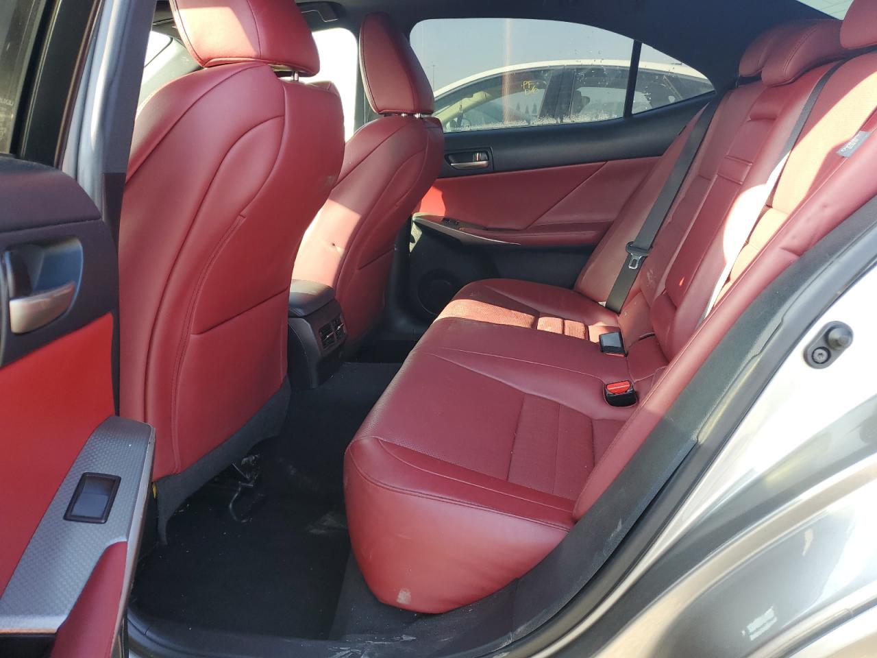 2017 Lexus IS - Image 10
