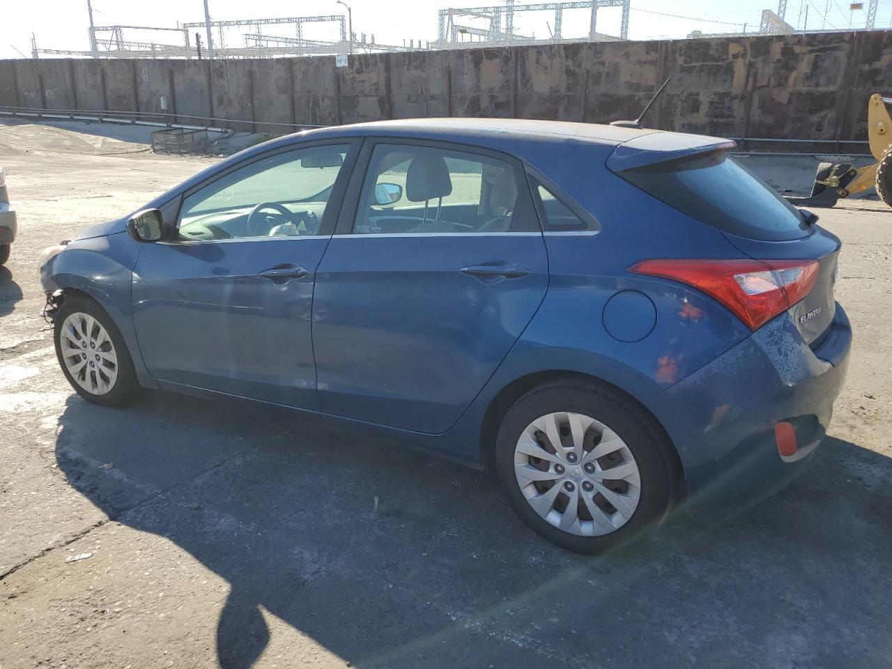 2016 Hyundai Elantra - Image 2