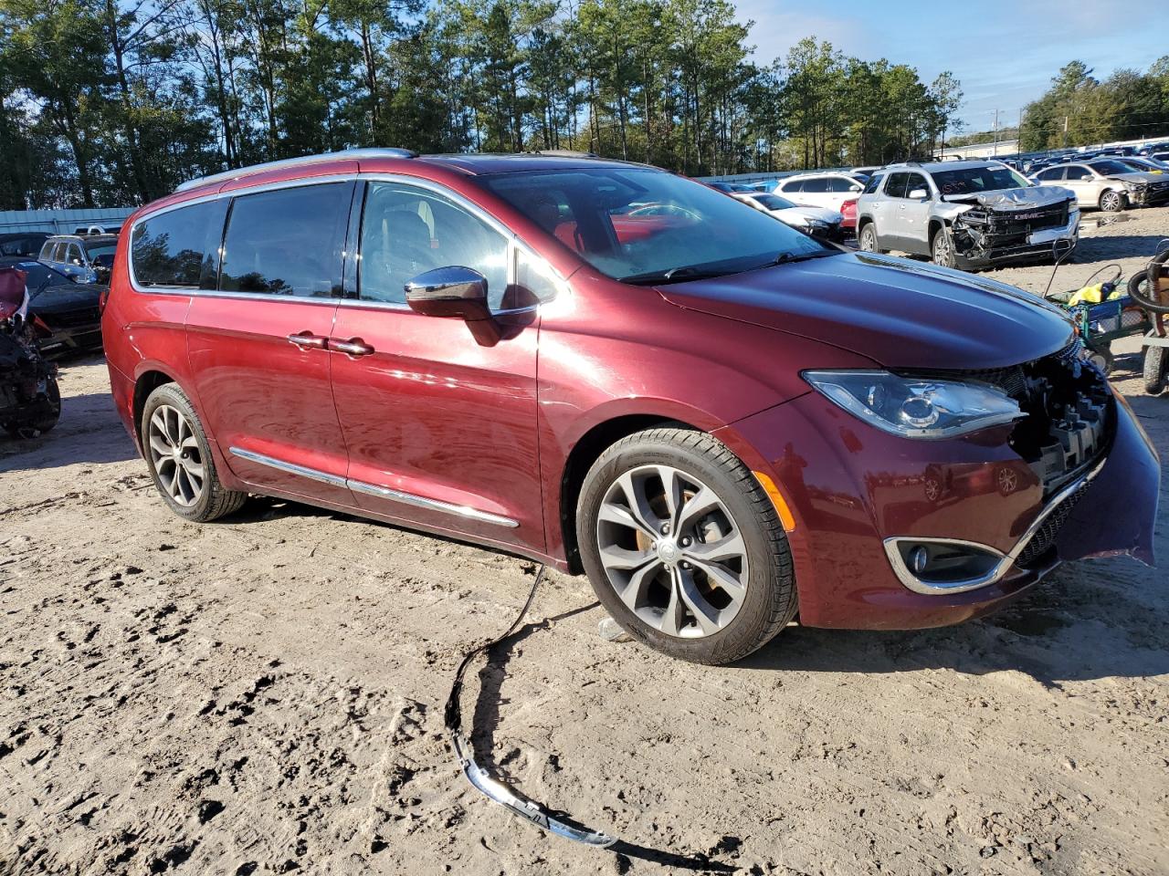 2017 Chrysler Pacifica - Image 4