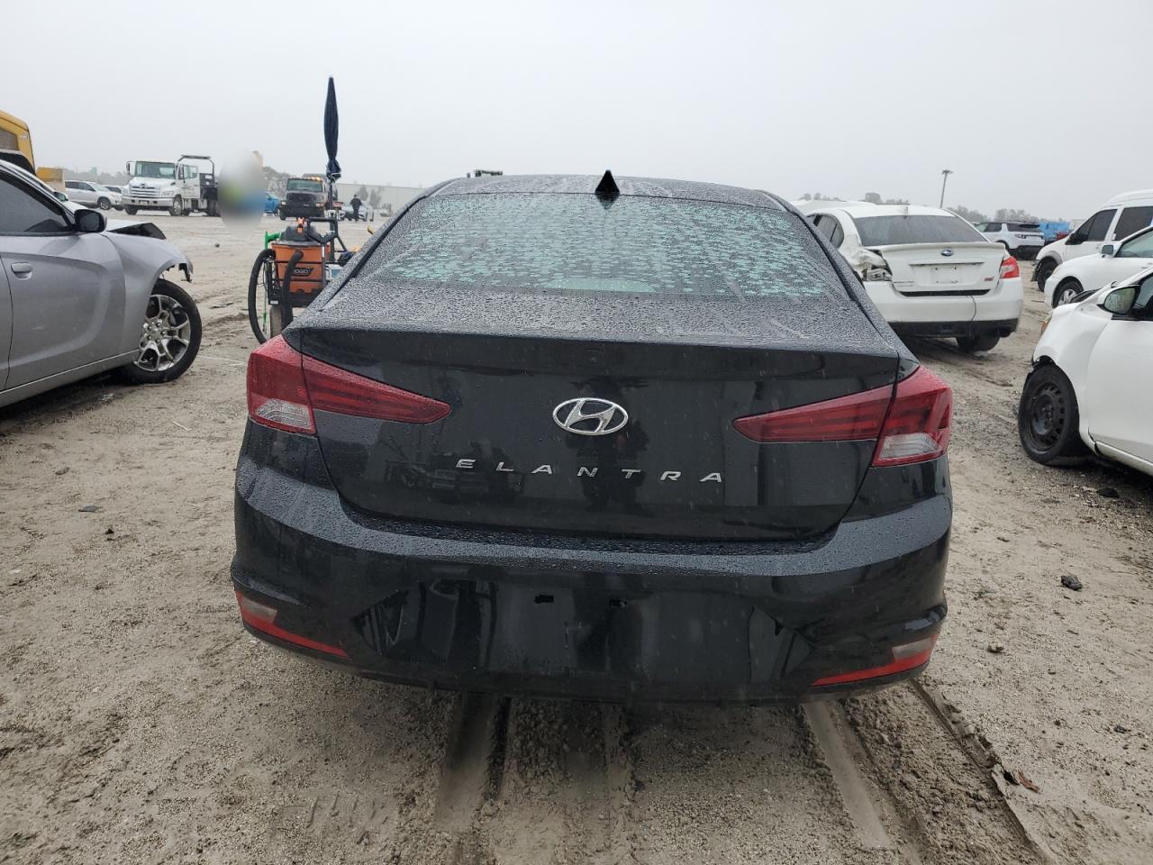 2019 Hyundai Elantra - Image 6