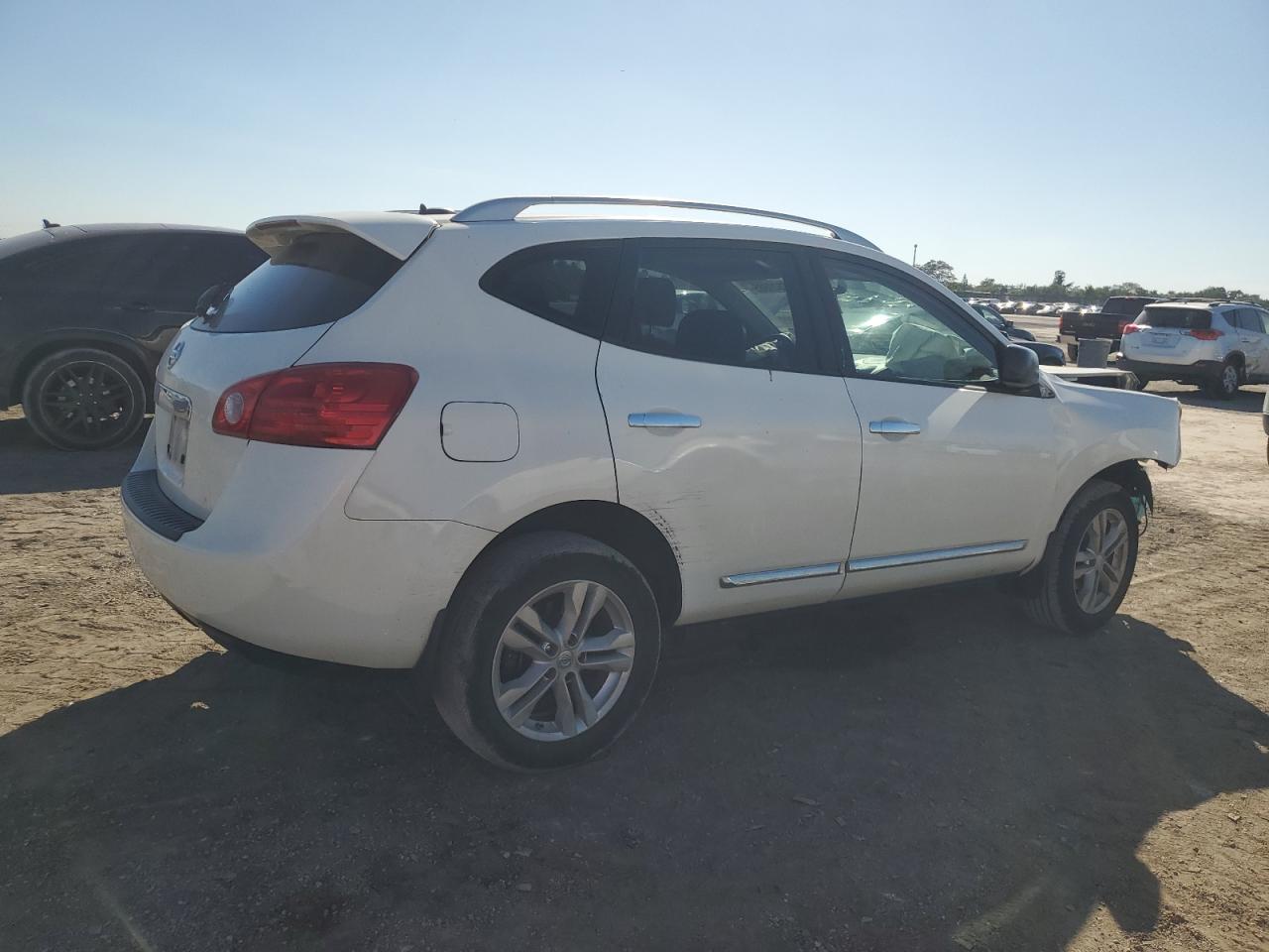 2015 Nissan Rogue - Image 3