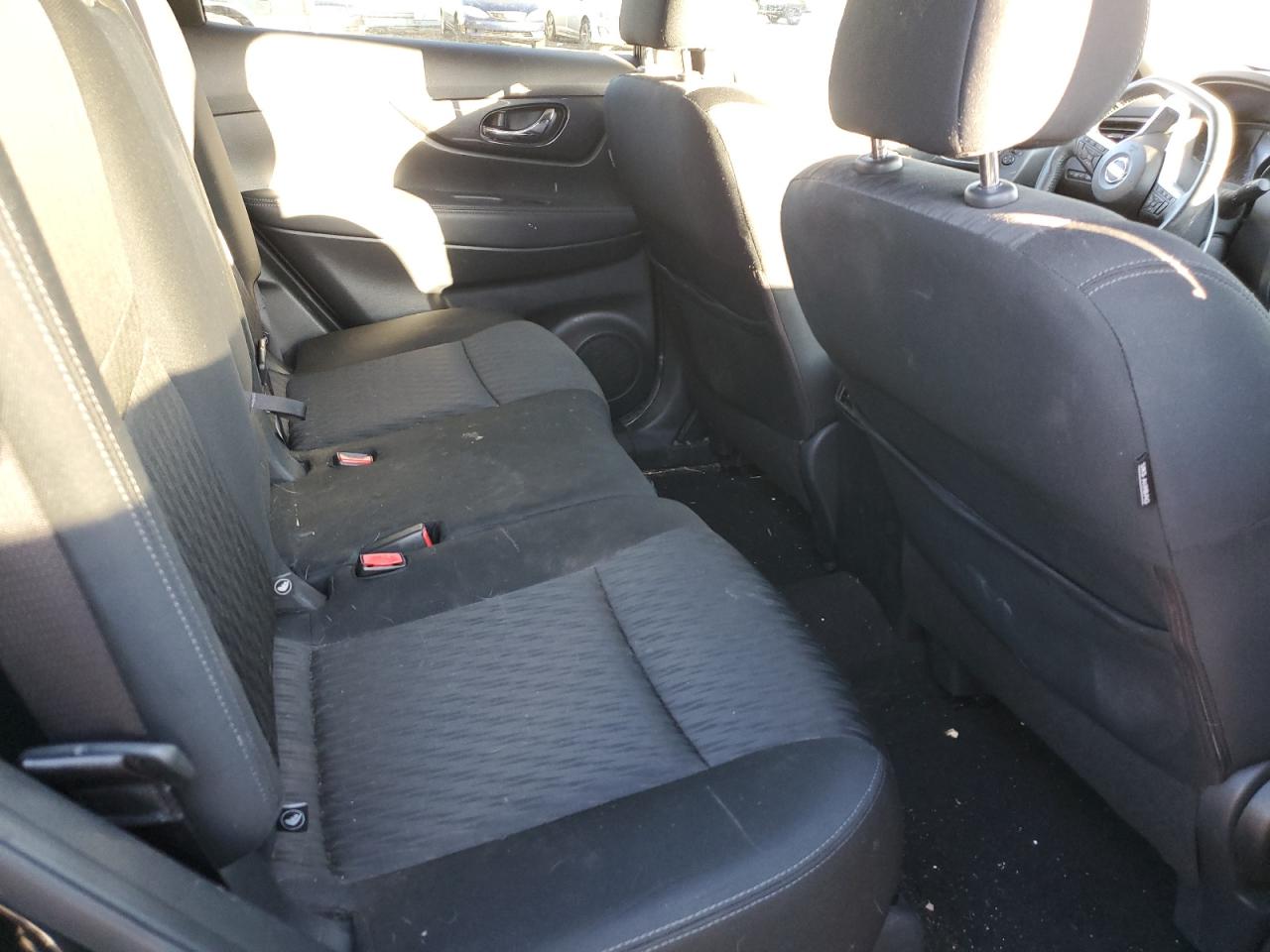 2018 Nissan Rogue - Image 11