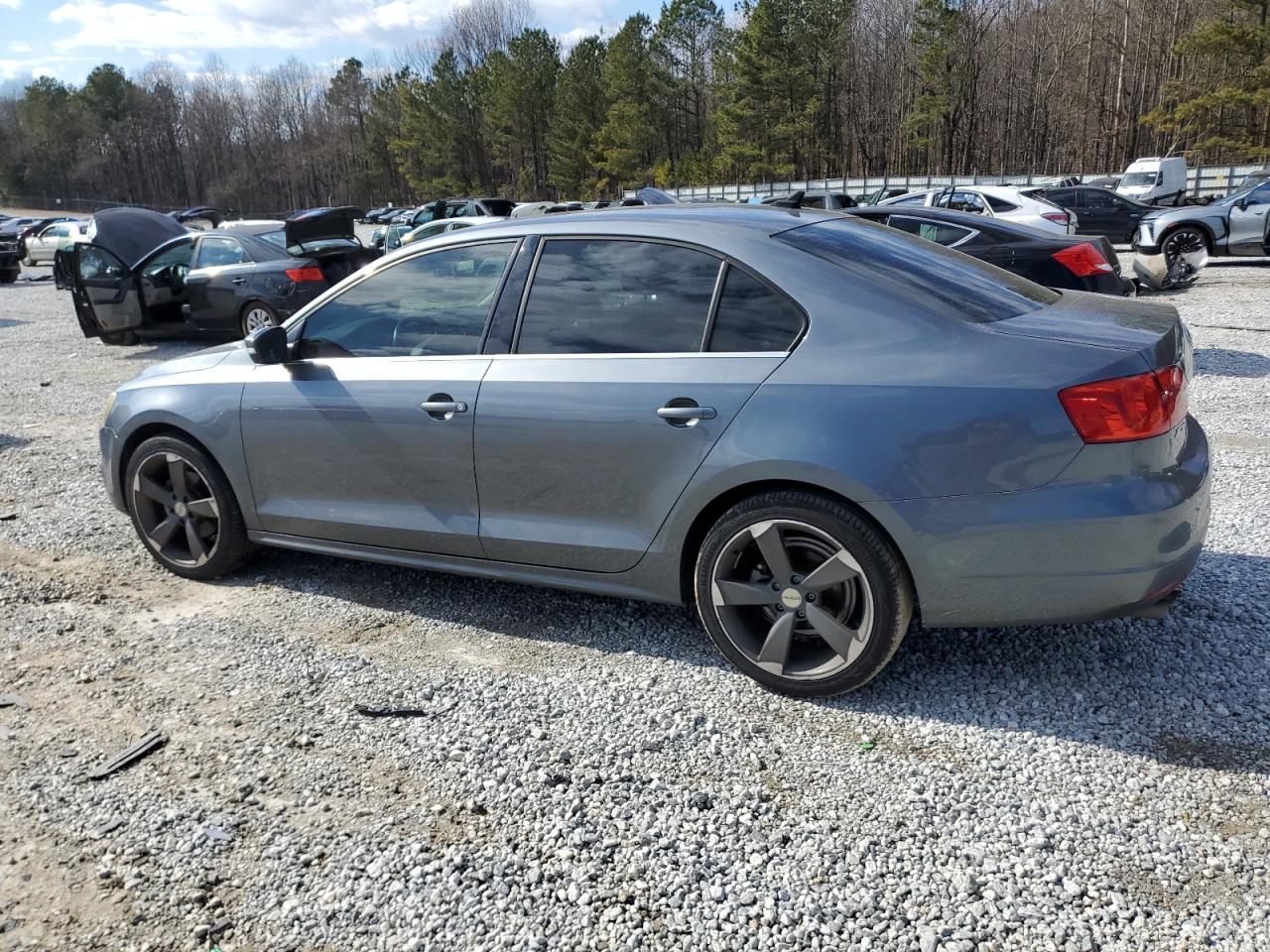 2014 Volkswagen Jetta - Image 2