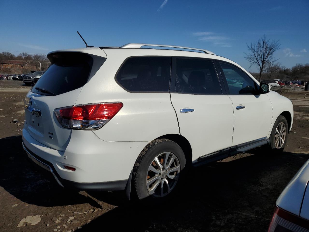 2013 Nissan Pathfinder - Image 3