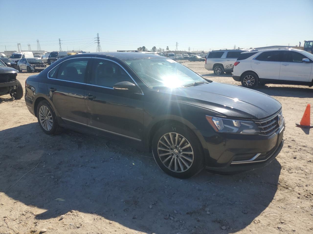 2017 Volkswagen Passat - Image 4