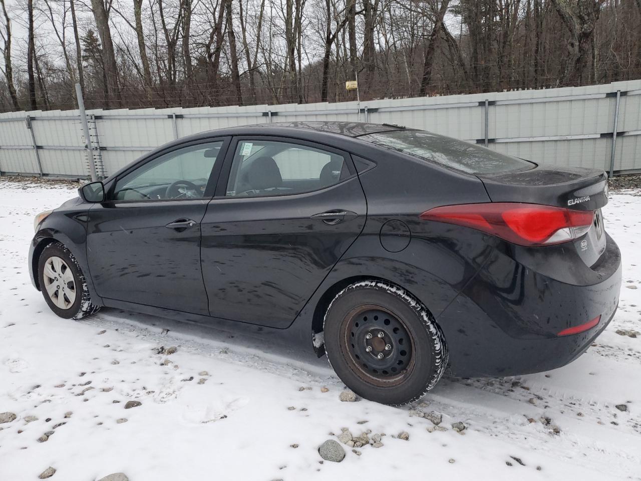 VIN 5NPDH4AE0GH673105 2016 HYUNDAI ELANTRA no.2