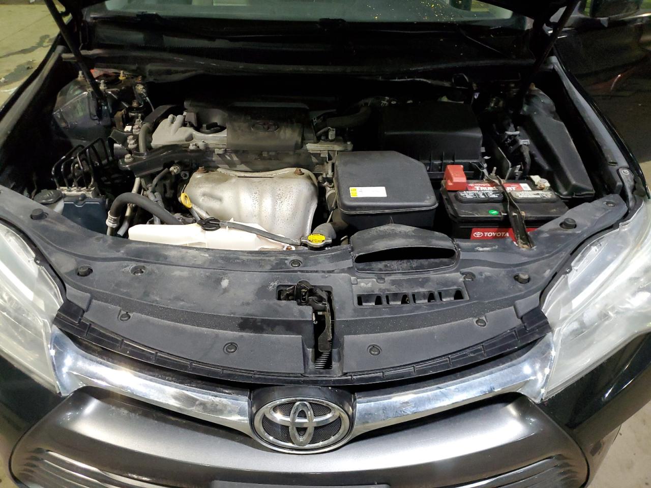 2015 Toyota Camry - Image 11