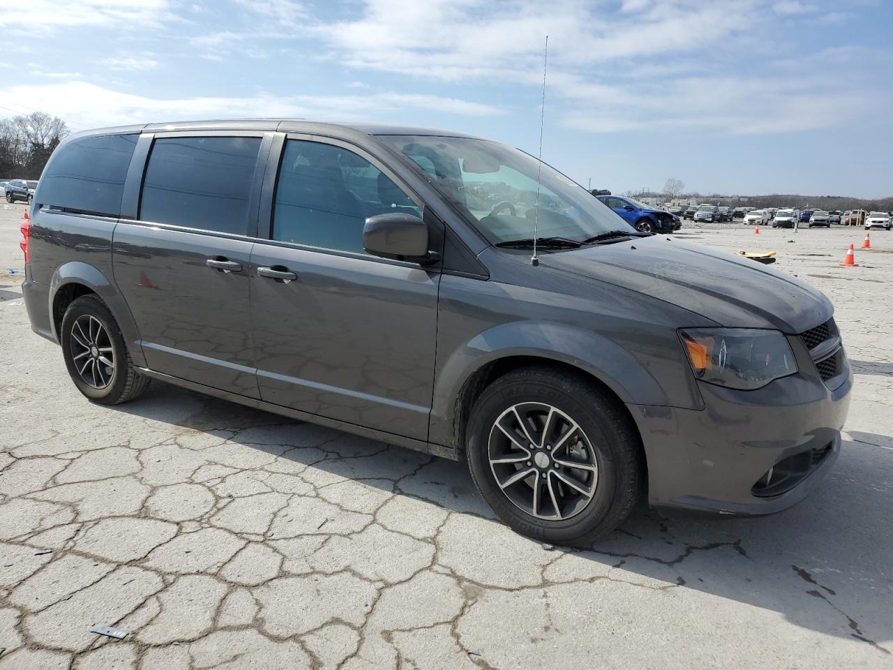 2019 Dodge Caravan - Image 4