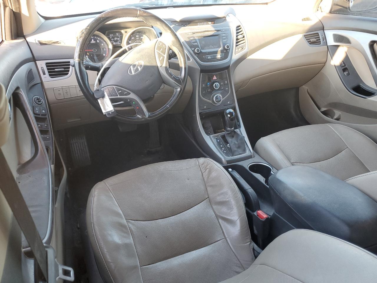 2015 Hyundai Elantra - Image 8