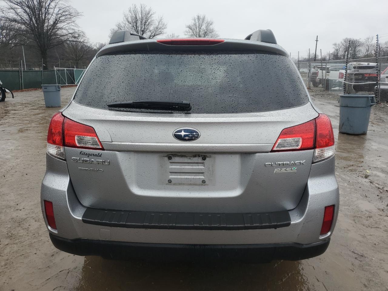 2010 Subaru Outback - Image 6