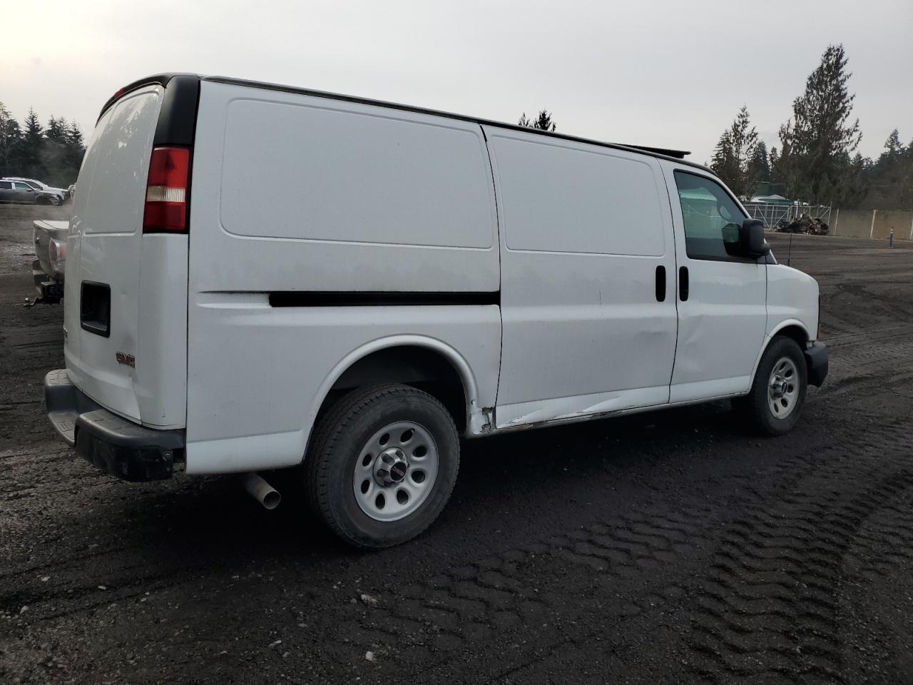 2014 GMC Savana - Image 3