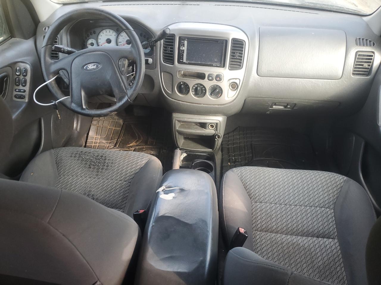 2004 Ford Escape - Image 8