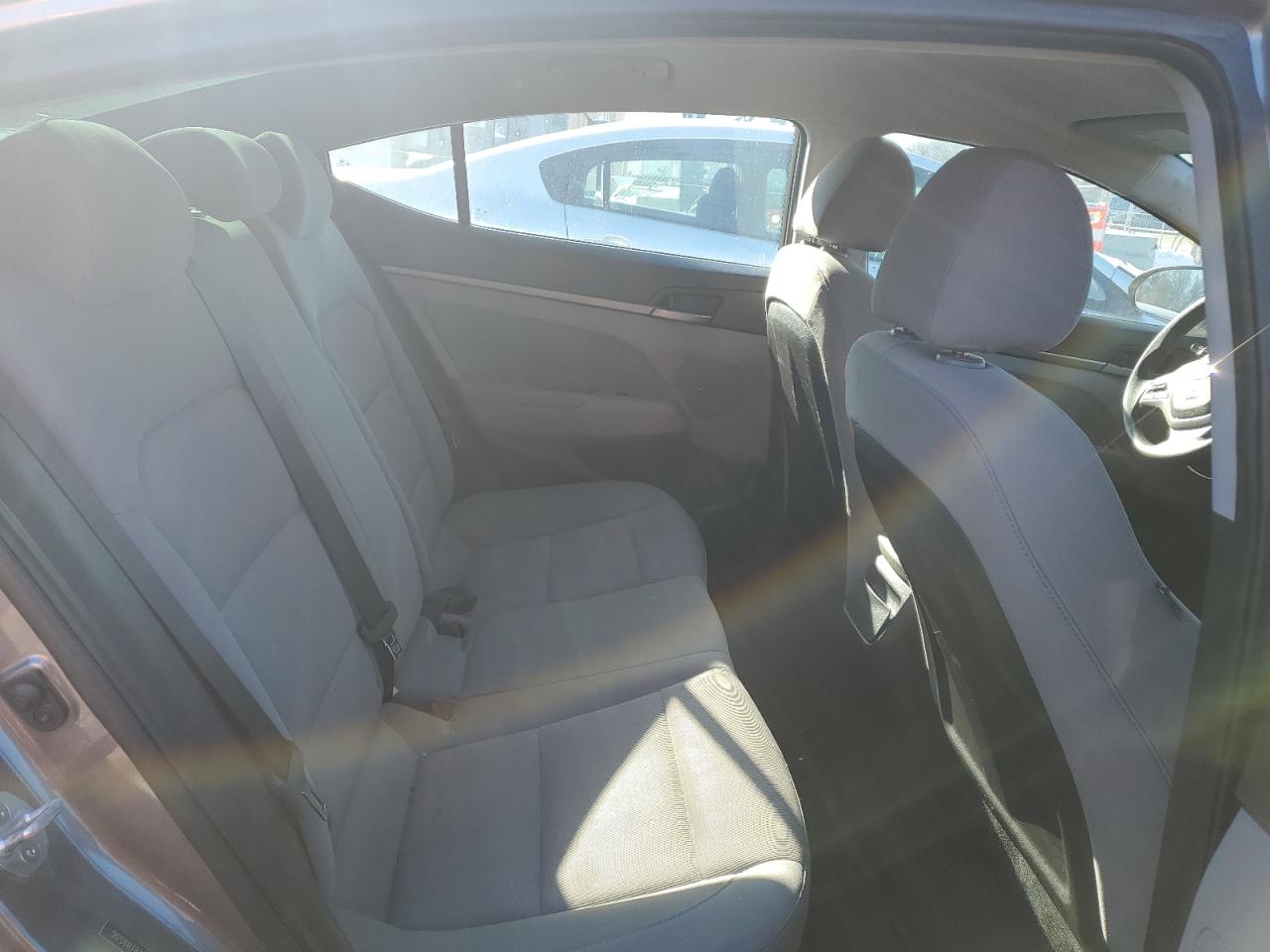 2018 Hyundai Elantra - Image 10