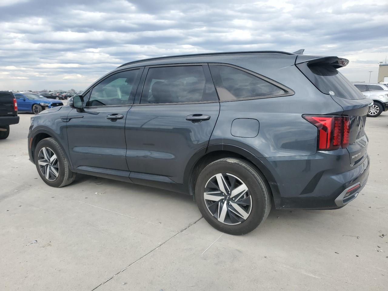 2023 Kia Sorento - Image 2