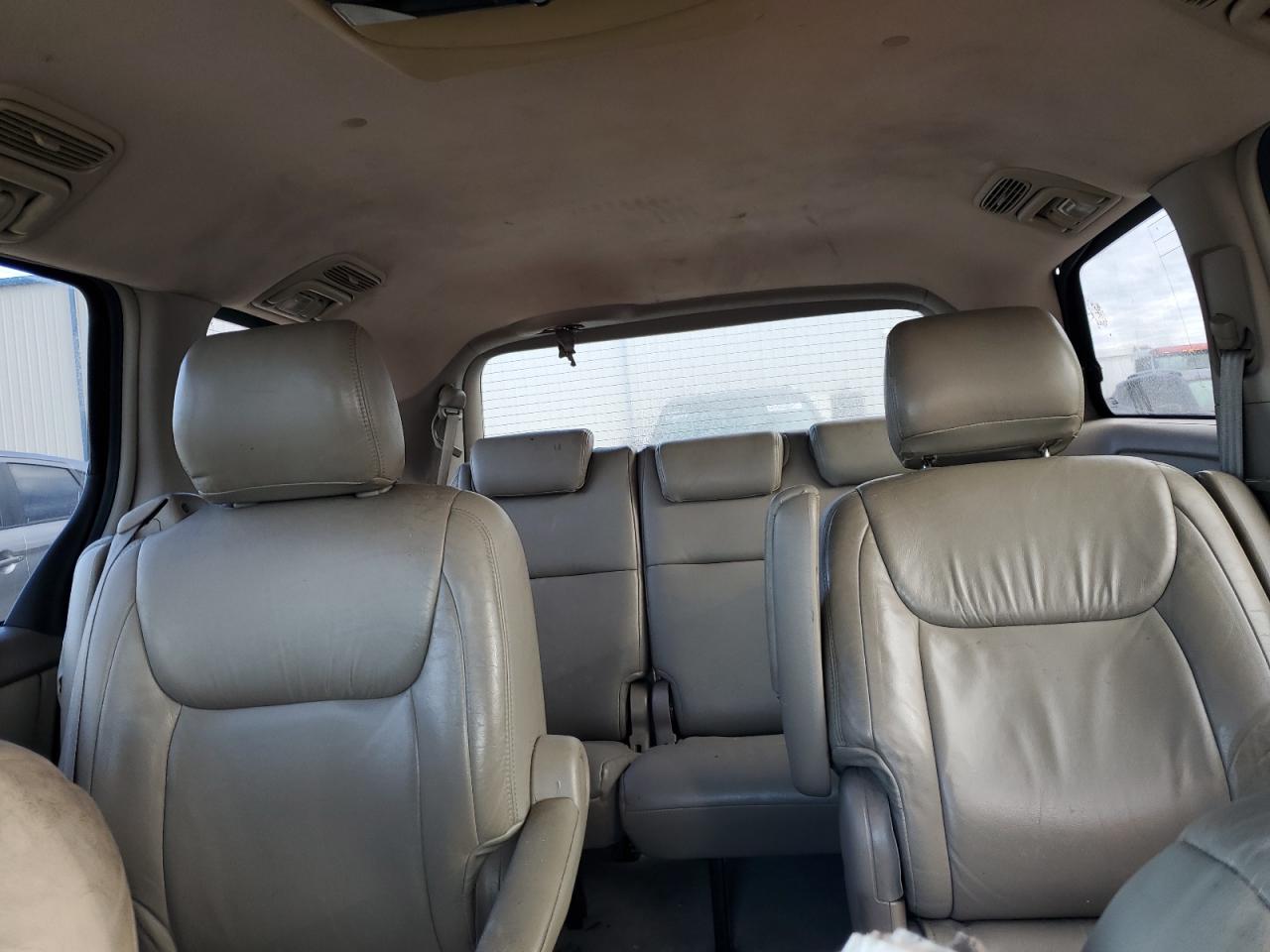 2004 Toyota Sienna - Image 10