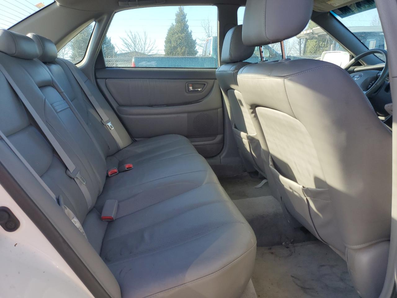 2003 Toyota Avalon - Image 10