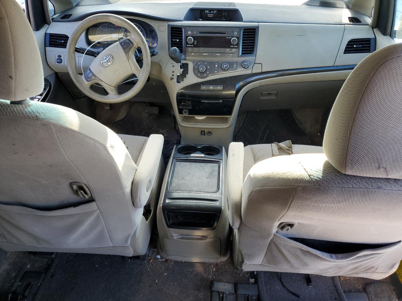2012 Toyota Sienna - Image 8